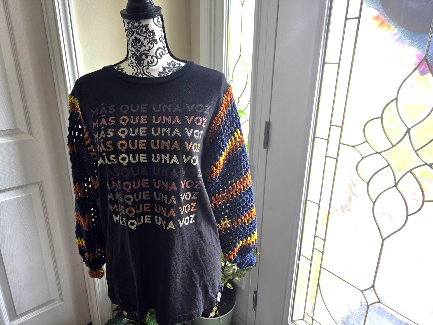 Upcycled Sweater with Crochet Sleeves - Más Que Una Voz
